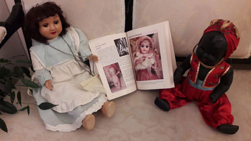 MU&NTILDE;ECAS ANTIGUAS CARTON PIEDRA