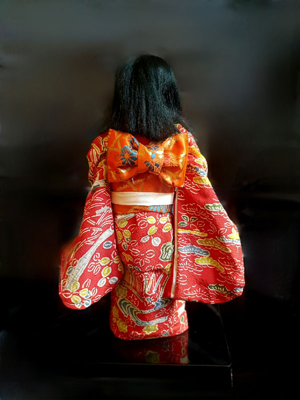 detalles parte trasera kimono japones muñeca ichimatsu