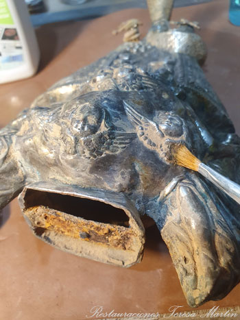 como pulir figuras de metal